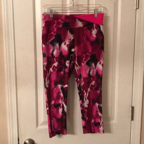 Nike Pants - ✔️ Nike Pink and Black crops